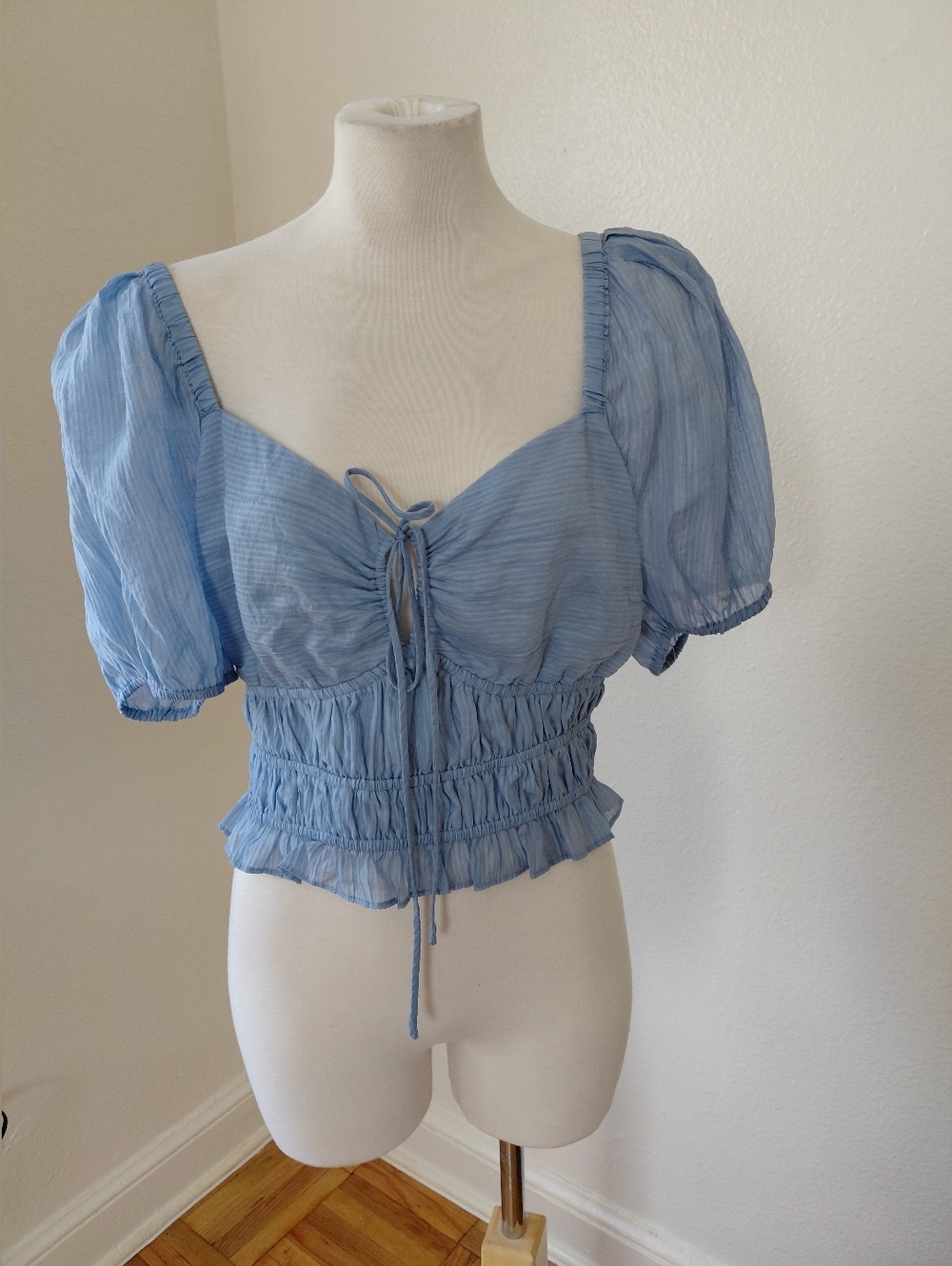 ASTR - THE LABEL Women's XL Light Blue Puff Sleeve Tie-Front Crop Top .